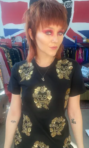 Jedes Alteisen-Blumen-Totenkopf-T-Shirt