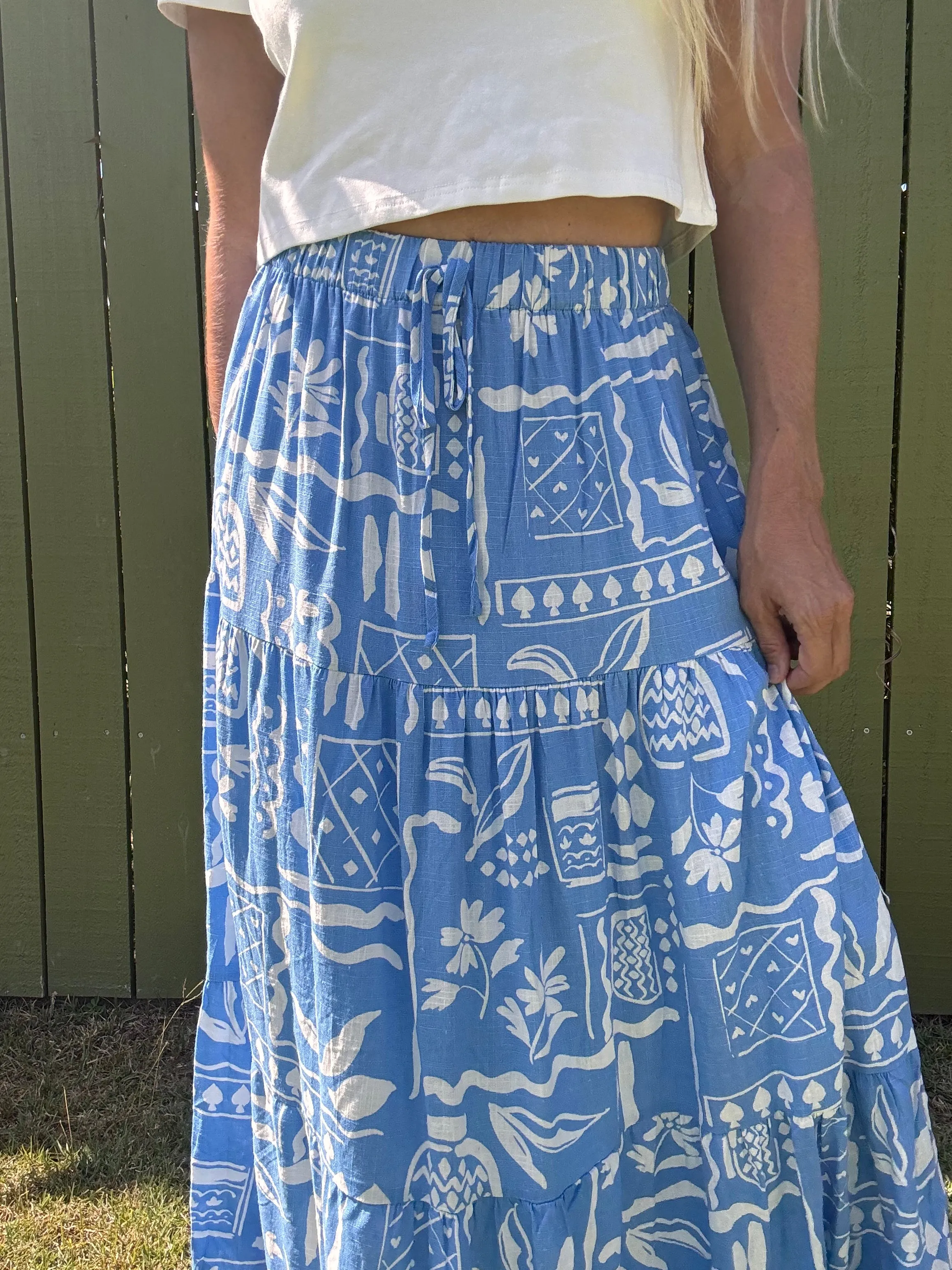 Boho in Blauem Midi-Rock