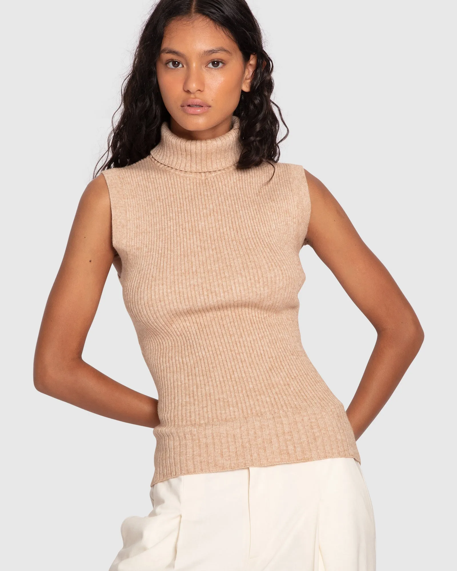 Equation Ärmelloser Rollkragenpullover - Kamel