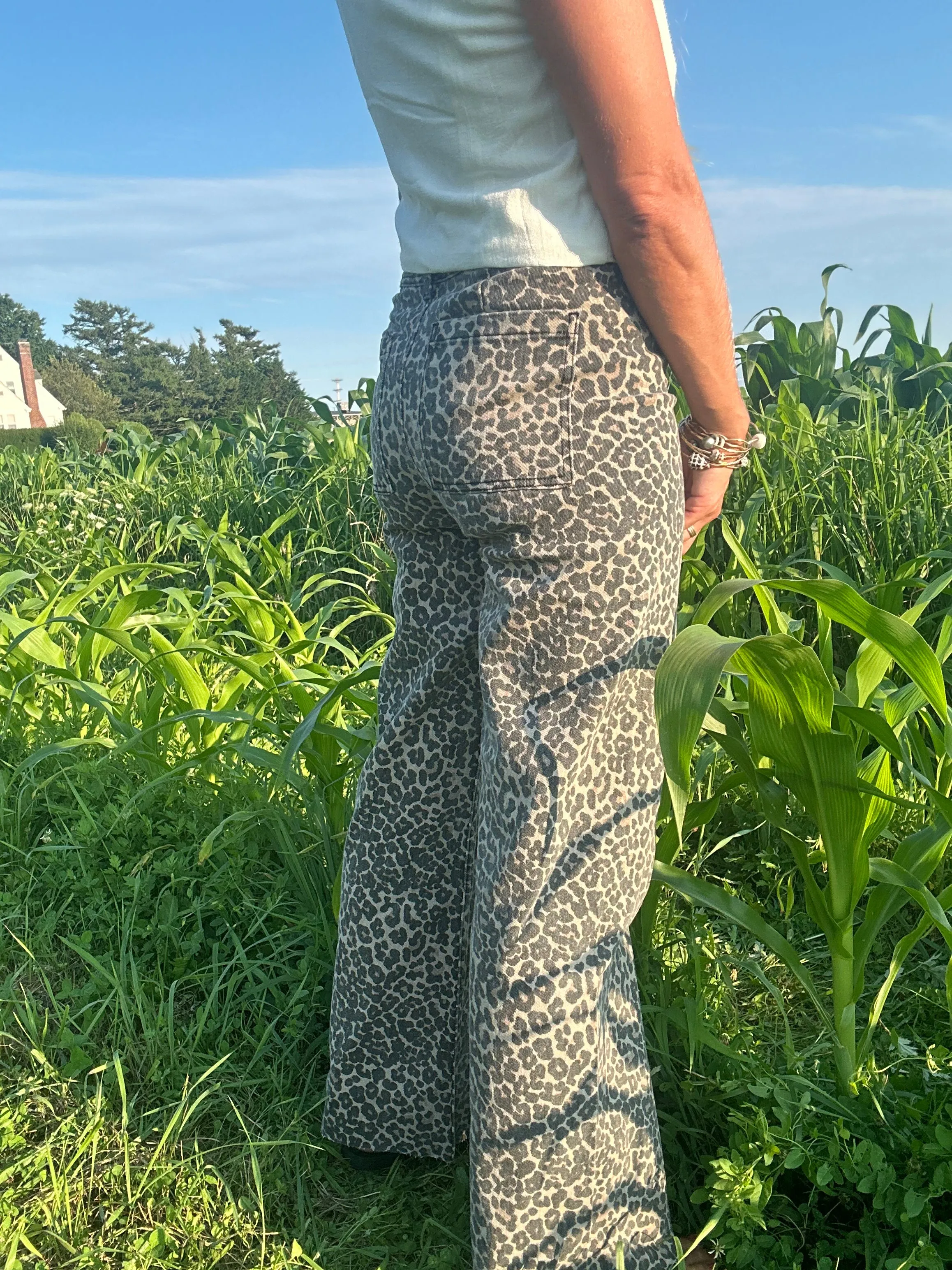 Leoparden Spielzeit Weitbeinige Hose