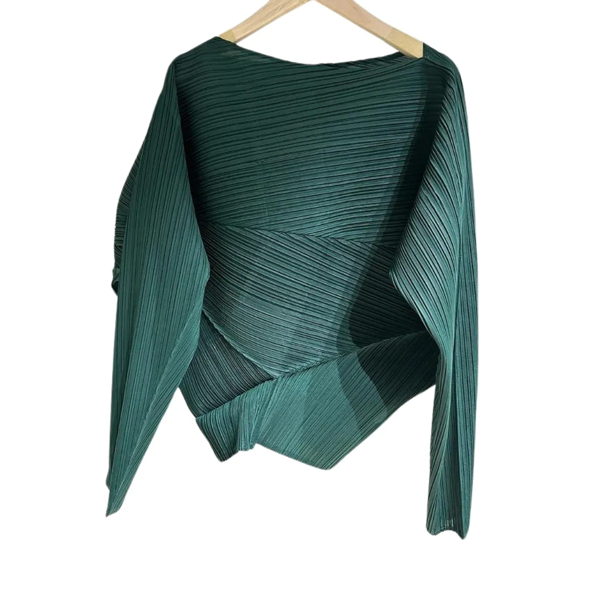 Grünes Shirt mit Plissee-Design