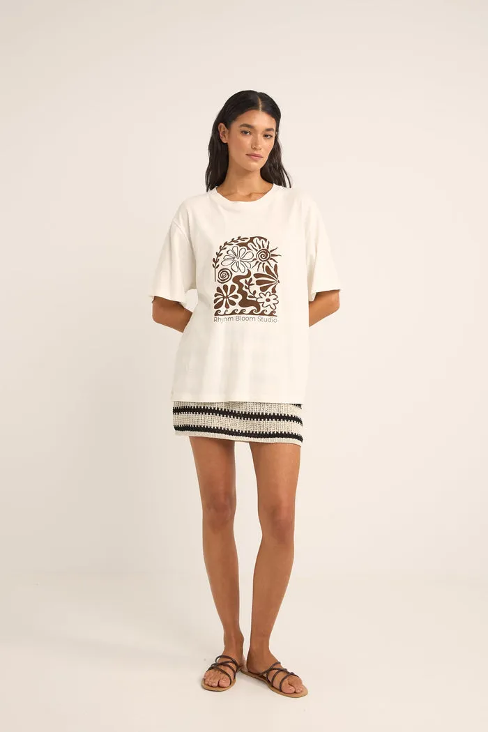 Rhythm Bloom Studio Übergroßes T-Shirt - Natur