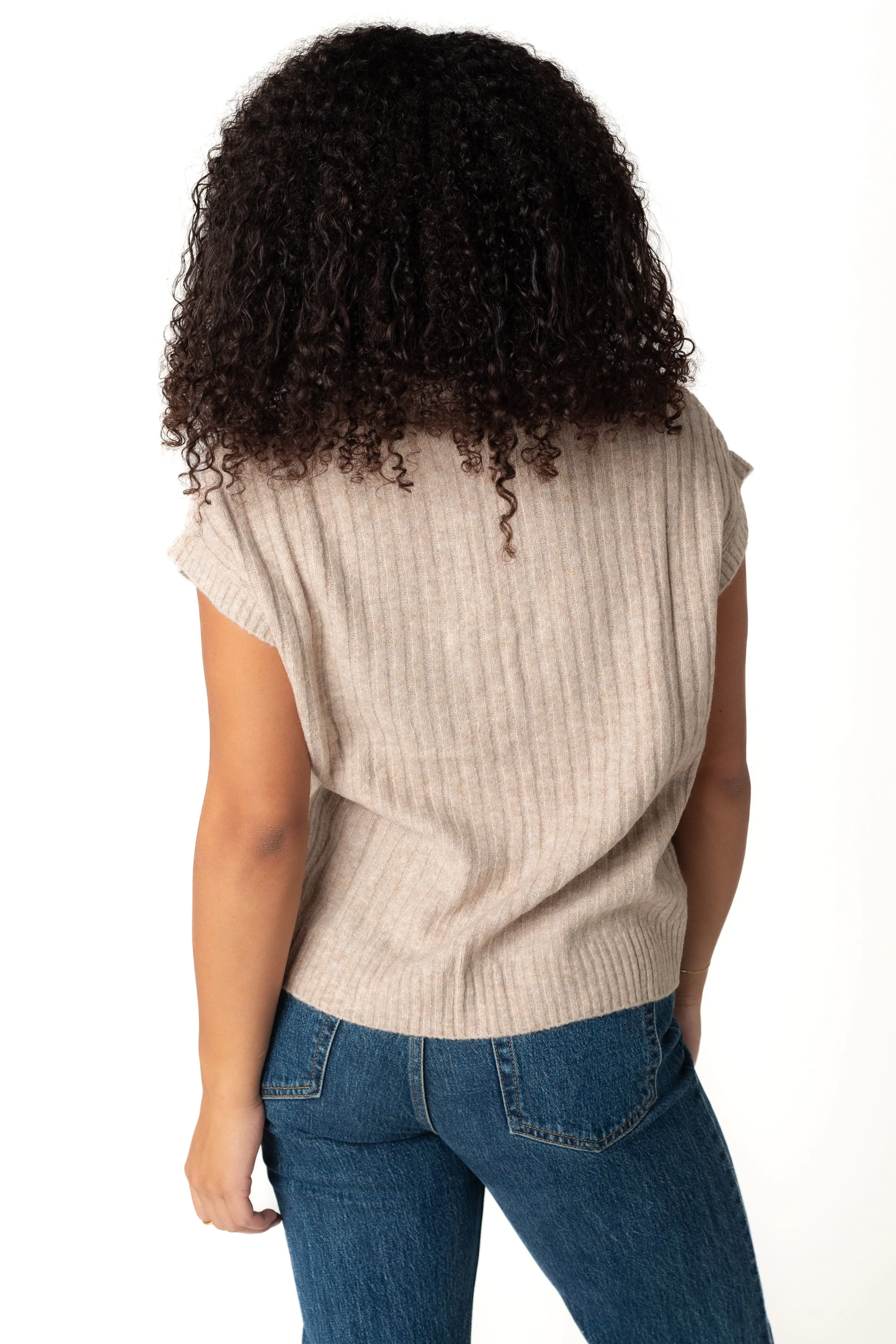 Rosafarbener ärmelloser Pullover