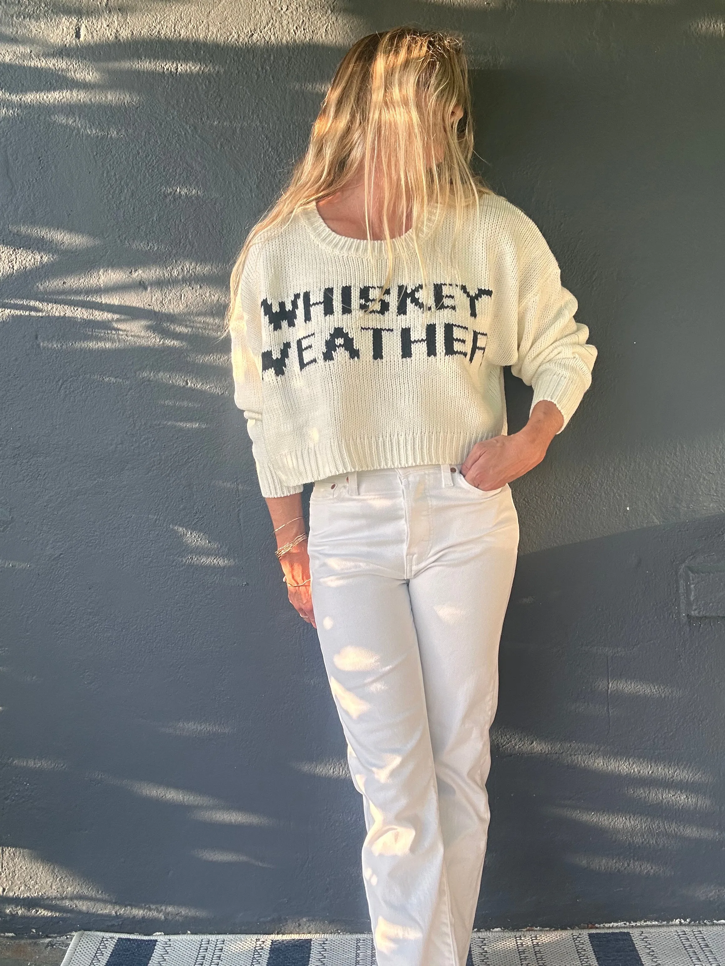 Whisky Weather gestutztes Sweatshirt